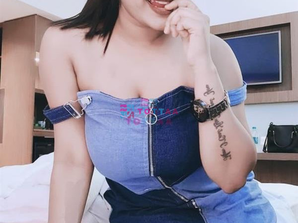 Call me 𝟵𝟯𝟬𝟰𝟲𝟭𝟱𝟭𝟮𝟳 for college call girl service available  in
