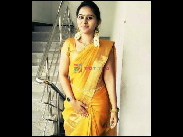 Low price college girls and bhabhi available